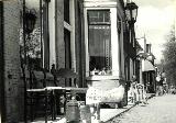 Sud 88 te Workum, het huis van Pietje Douma en Roel Hiemstra van 1953 tot 1967.In 1969 was hier een antiekzaak van de familie Stallman gevestigd.Foto gemaakt door Willem Twijnstra.