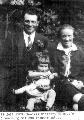 Hendrik Hiemstra met Doetje Luinenburg en hun dochter Antje Hiemstra
