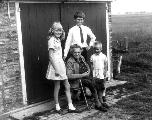 Willemke Holkema met kleinkinderen (van Sjoerd Piers Sjaarda en Albertje Nauta) Jenny Sjaarda,Pier Sjaarda en Froukje Sjaarda