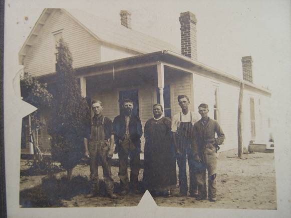 Jitske Ruurds Smith and
husband Daniel Stump with their 3 sons ,the one in the
white shirt is Albert Stump