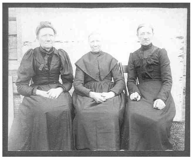 From left to right Gryt (Margaret) Jans Symensma,mother Wybrig Hinnes Haitjema and Martje (Martha) Jans
Symensma